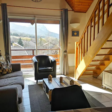 Apartment T4 72m2 A Entre Les Orres Et Embrun A Cote Du De Serre Poncon.