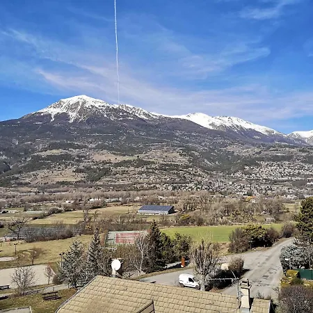 Apartment T4 72m2 A Entre Les Orres Et Embrun A Cote Du De Serre Poncon. *