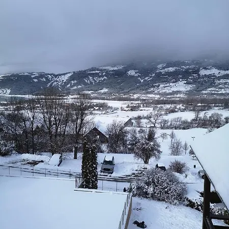 T4 72m2 A Entre Les Orres Et Embrun A Cote Du De Serre Poncon. Apartment *